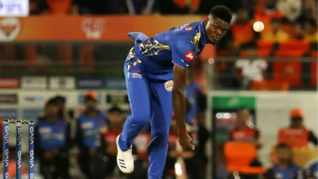 IPL डेब्यू पर पहली ही गेंद पर लिया विकेट